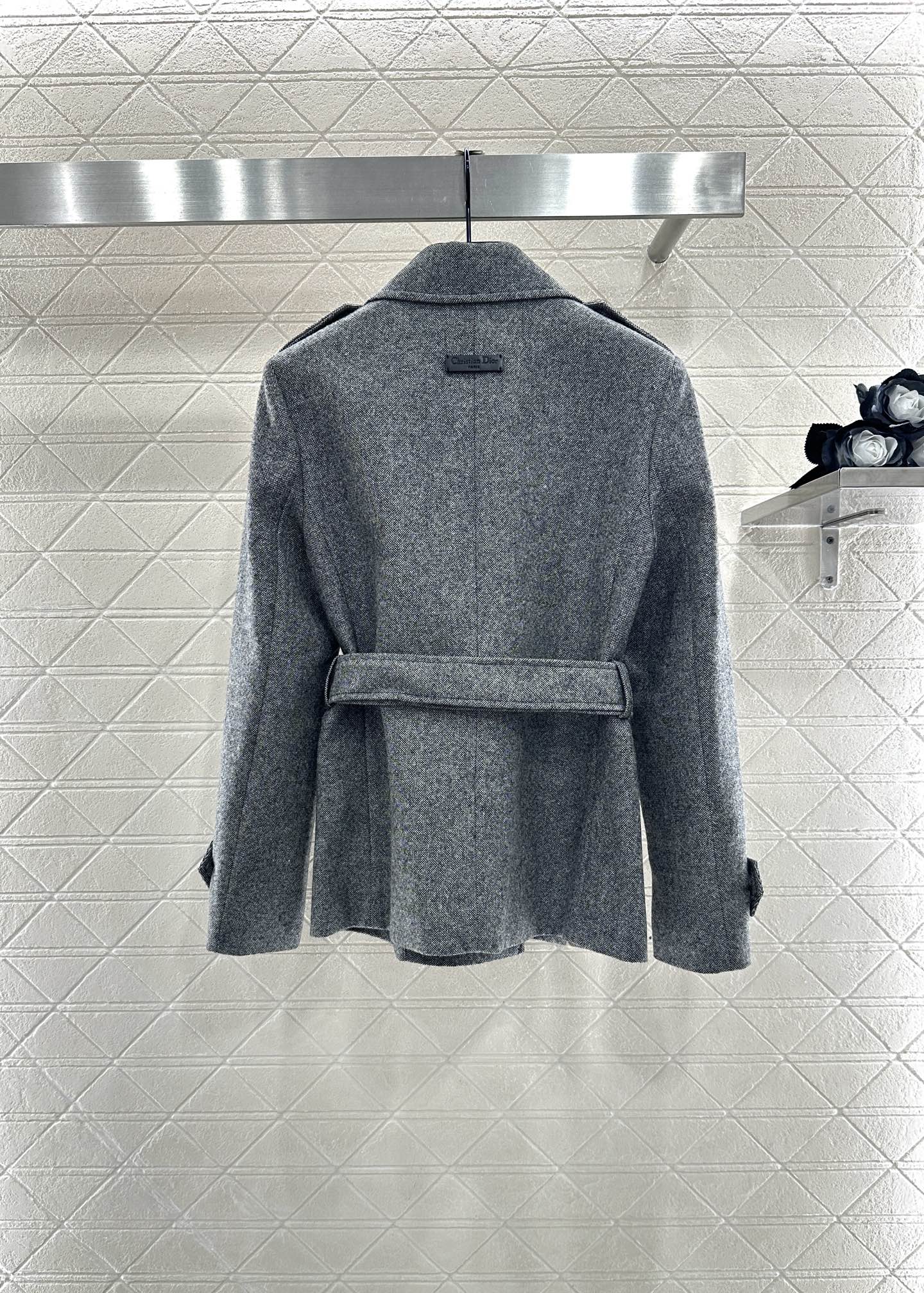 Lapel waistband woolen coat