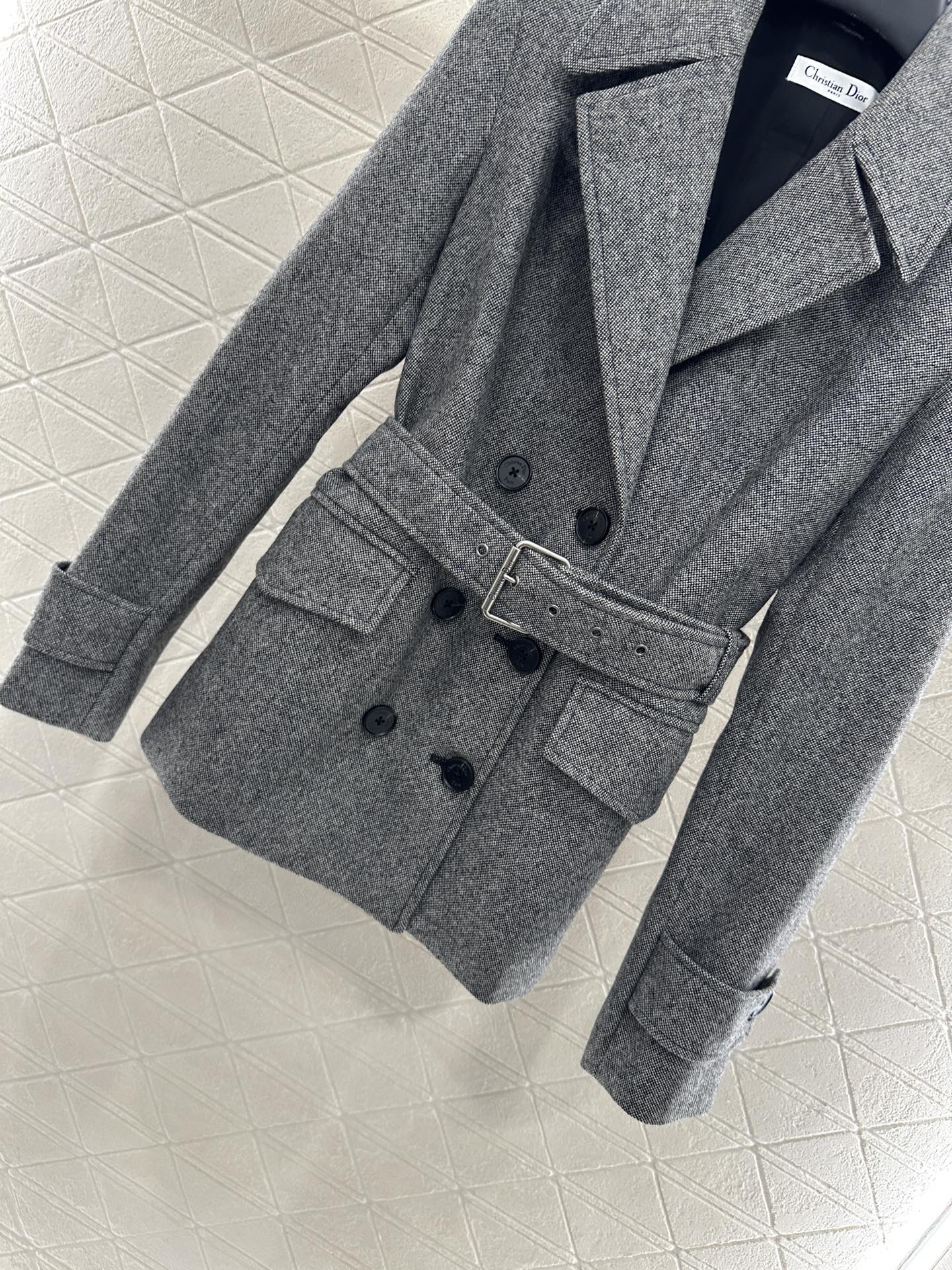 Lapel waistband woolen coat