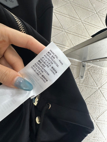 Presbyopia leather cuff buckle hooded jacket