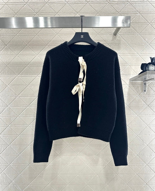 Round neck bow tie plain knit cardigan