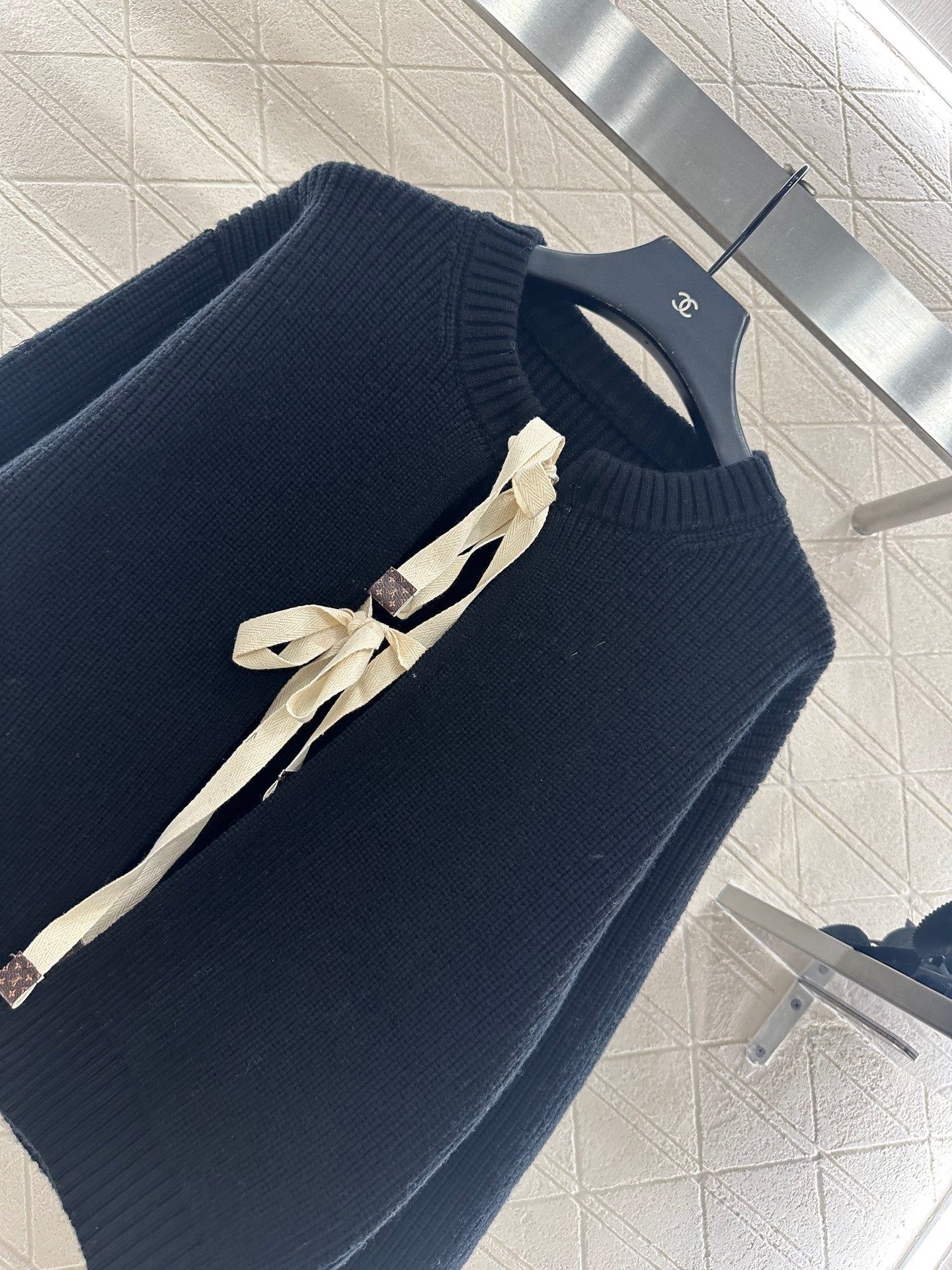 Round neck bow tie plain knit cardigan