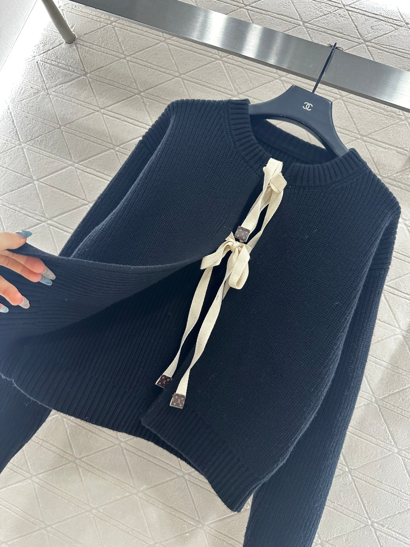 Round neck bow tie plain knit cardigan