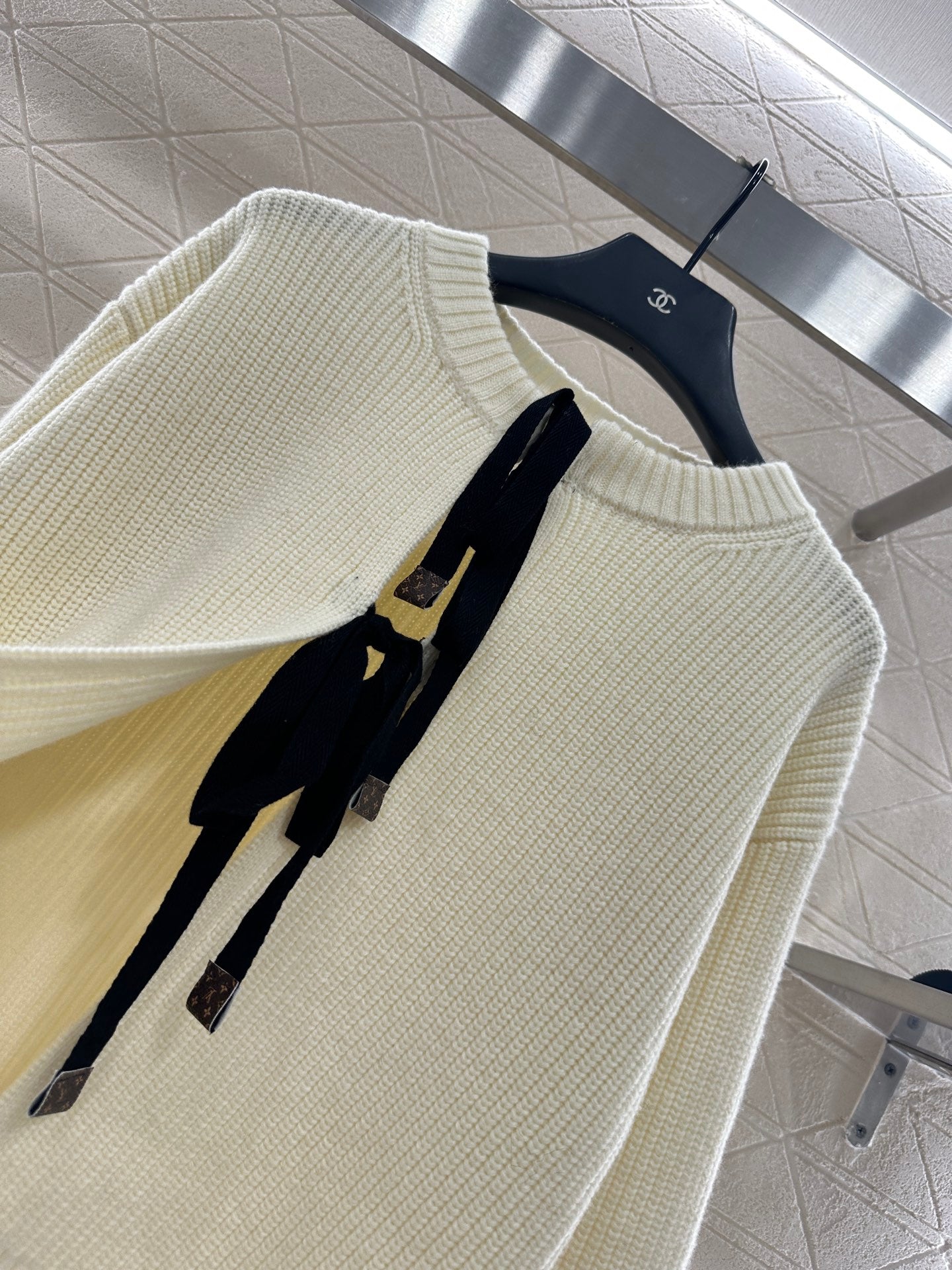 Round neck bow tie plain knit cardigan