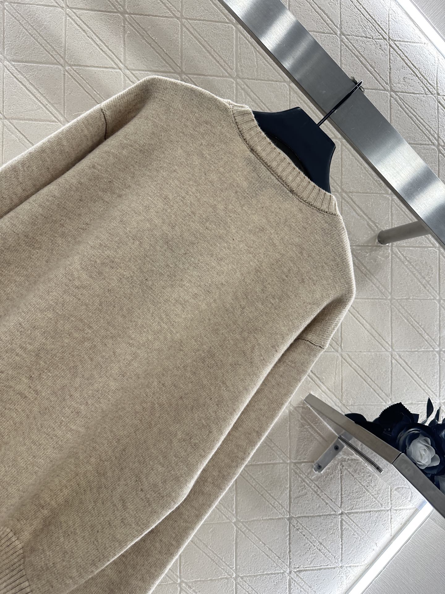 Simple letter pullover sweater