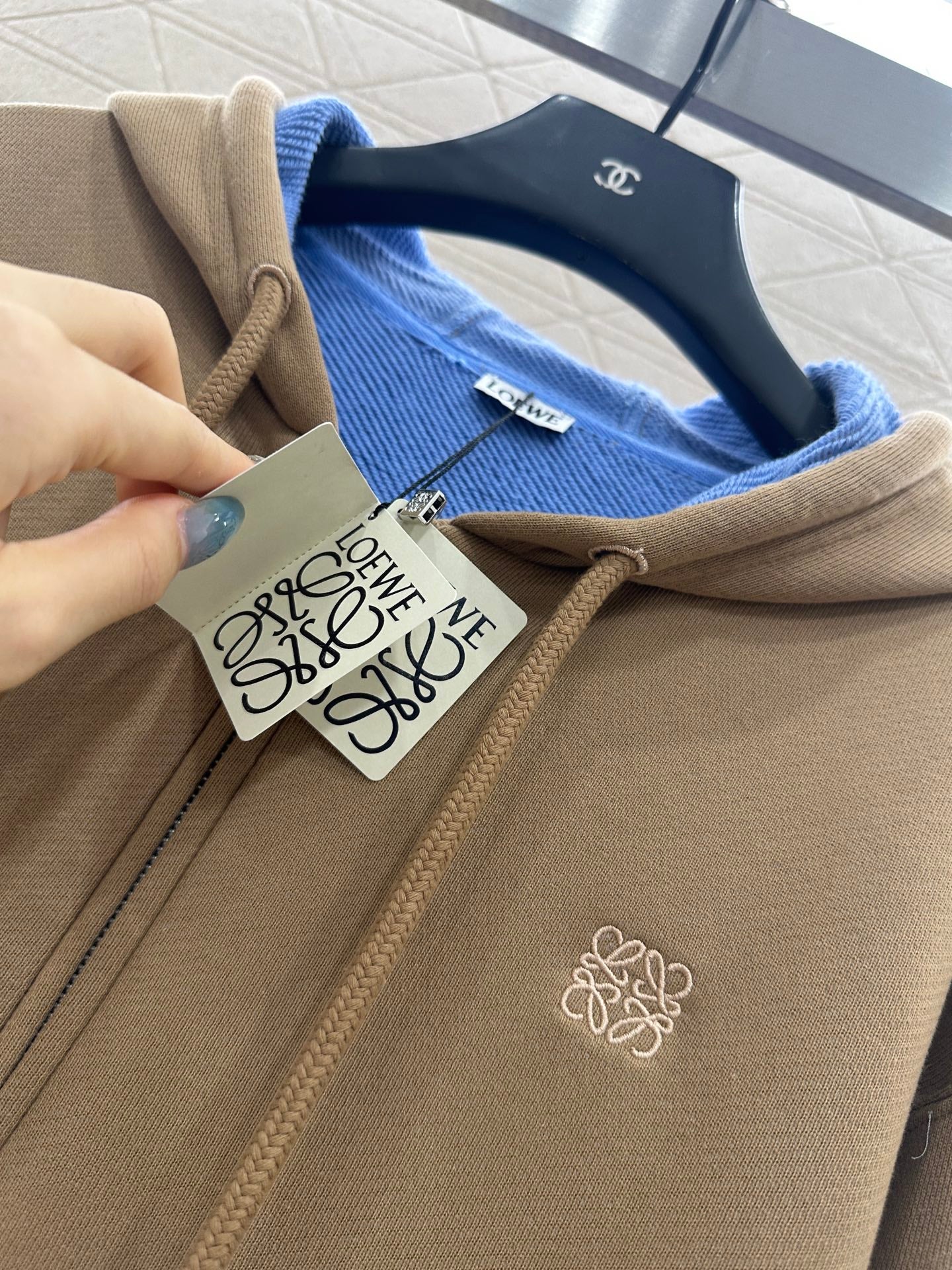 Wrong color hooded zipper jacket