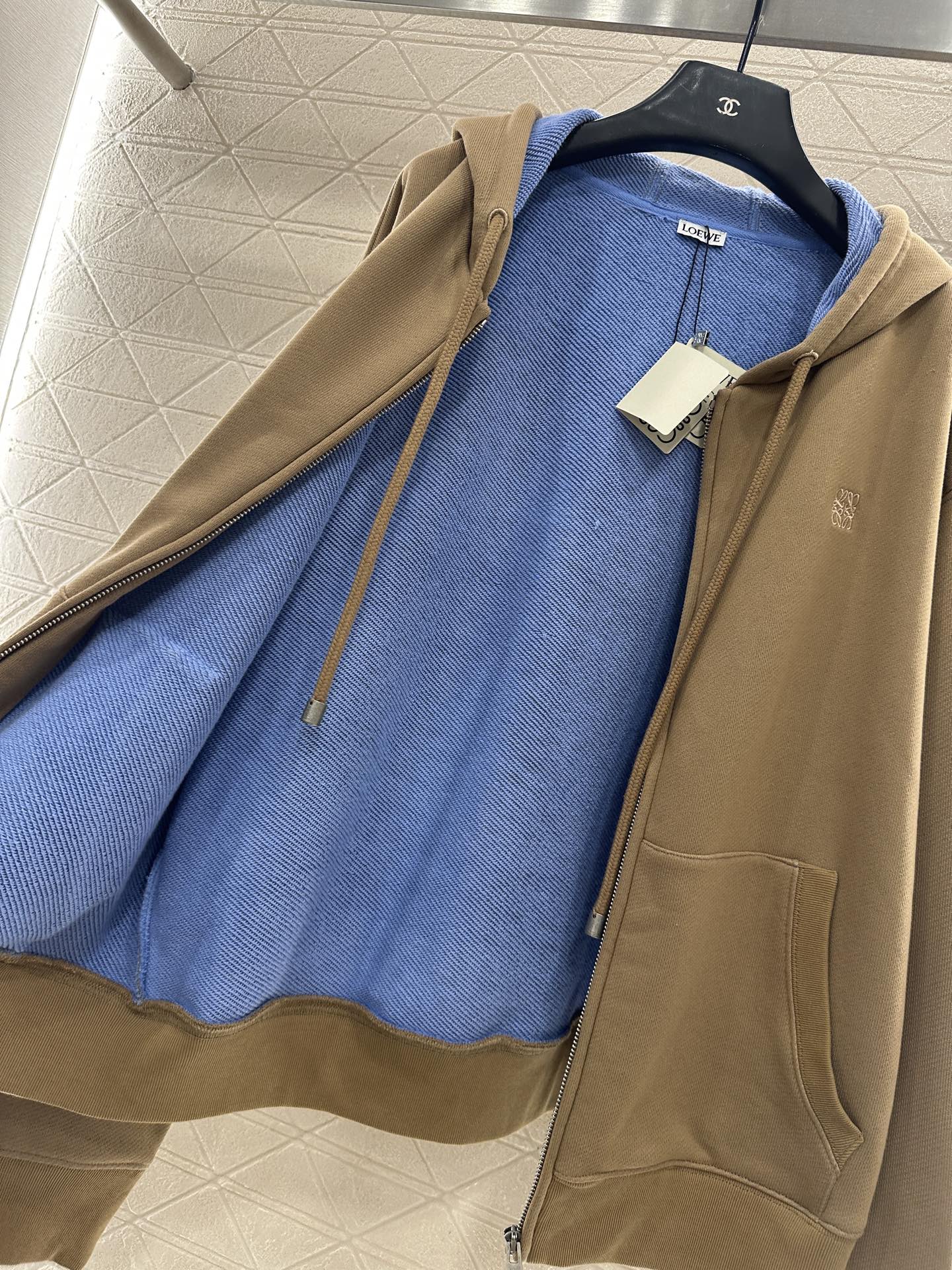 Wrong color hooded zipper jacket