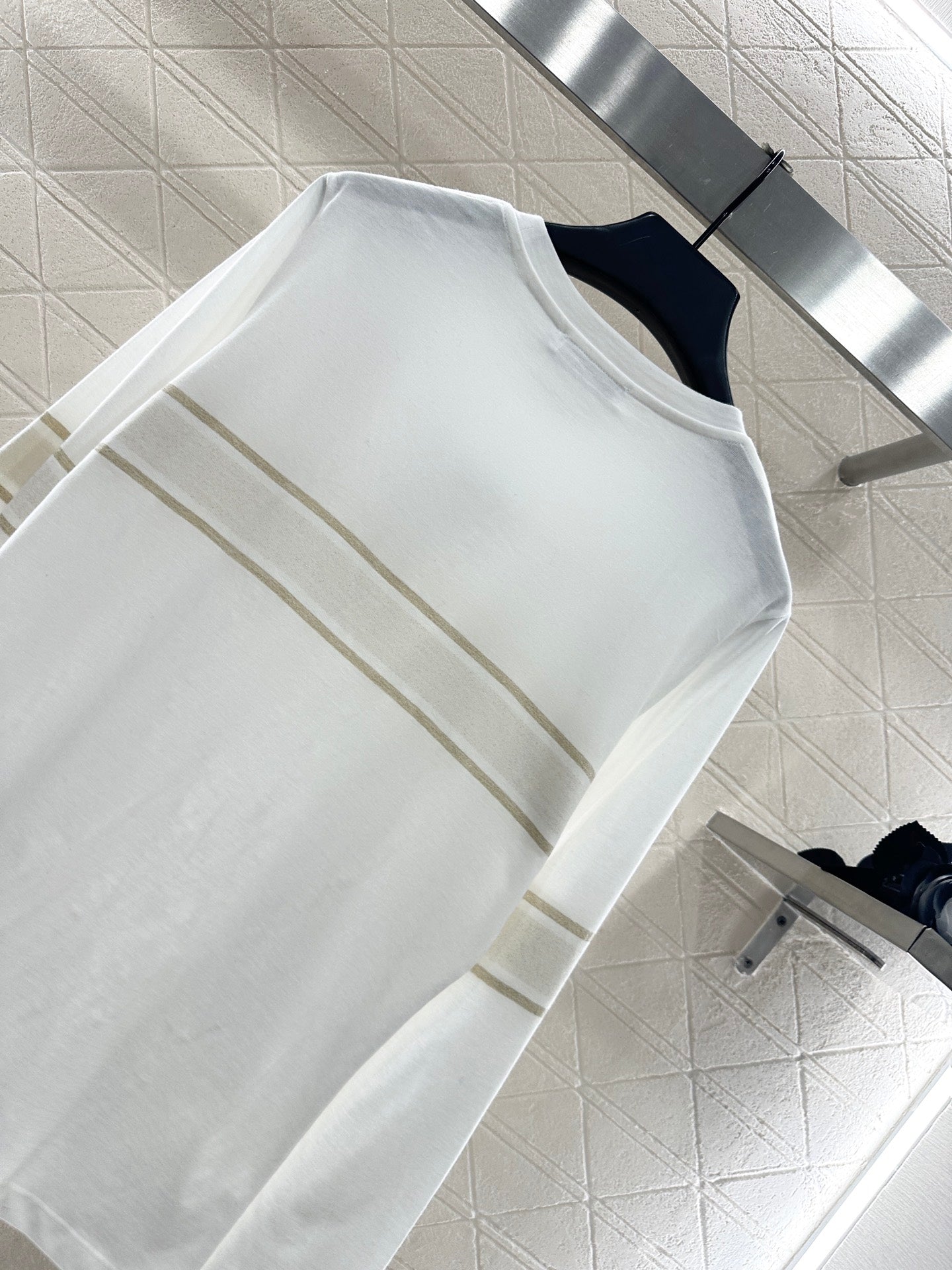 Round neck embroidered letter long sleeved shirt