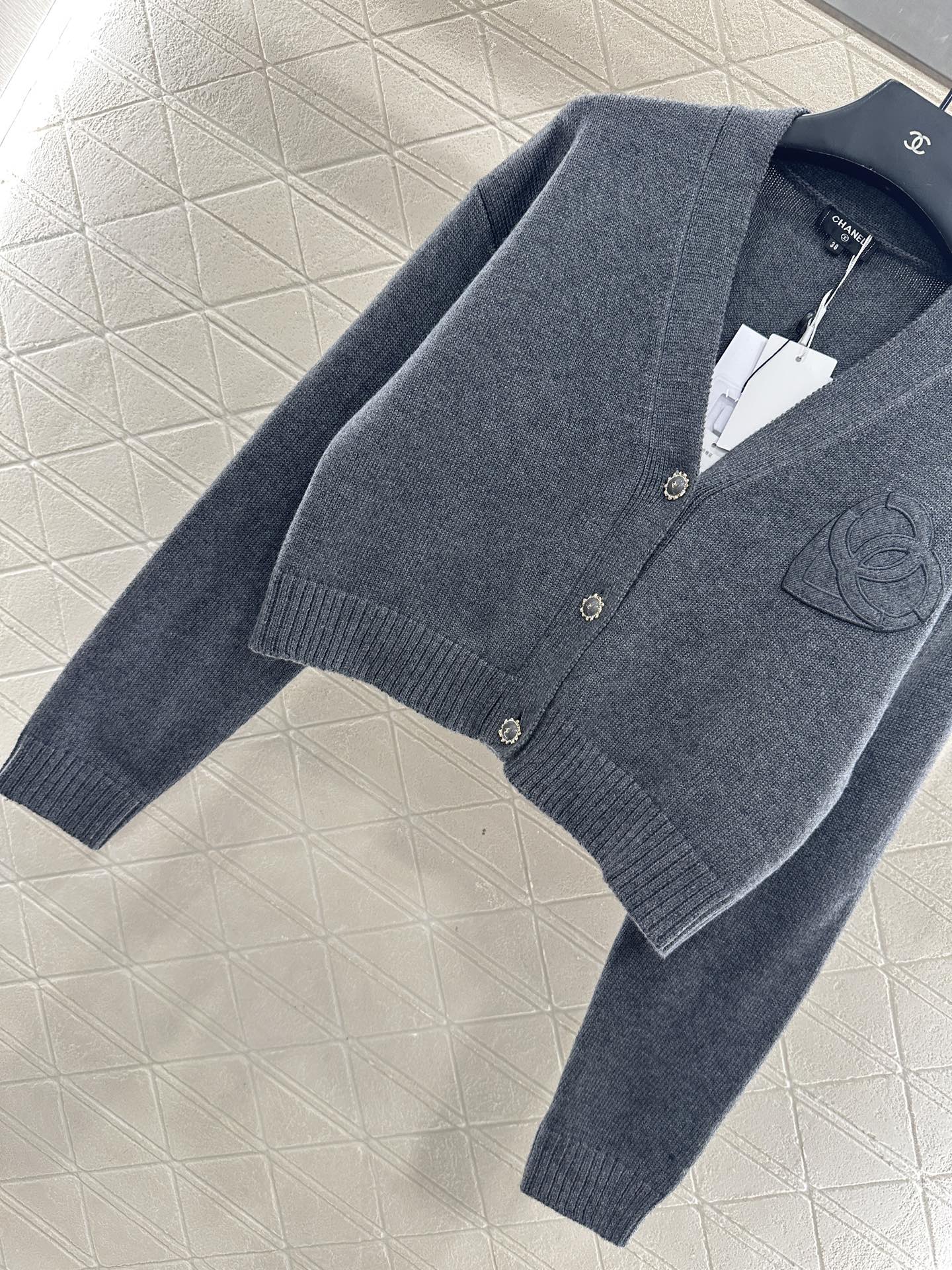 Double C heart letter knitted cardigan