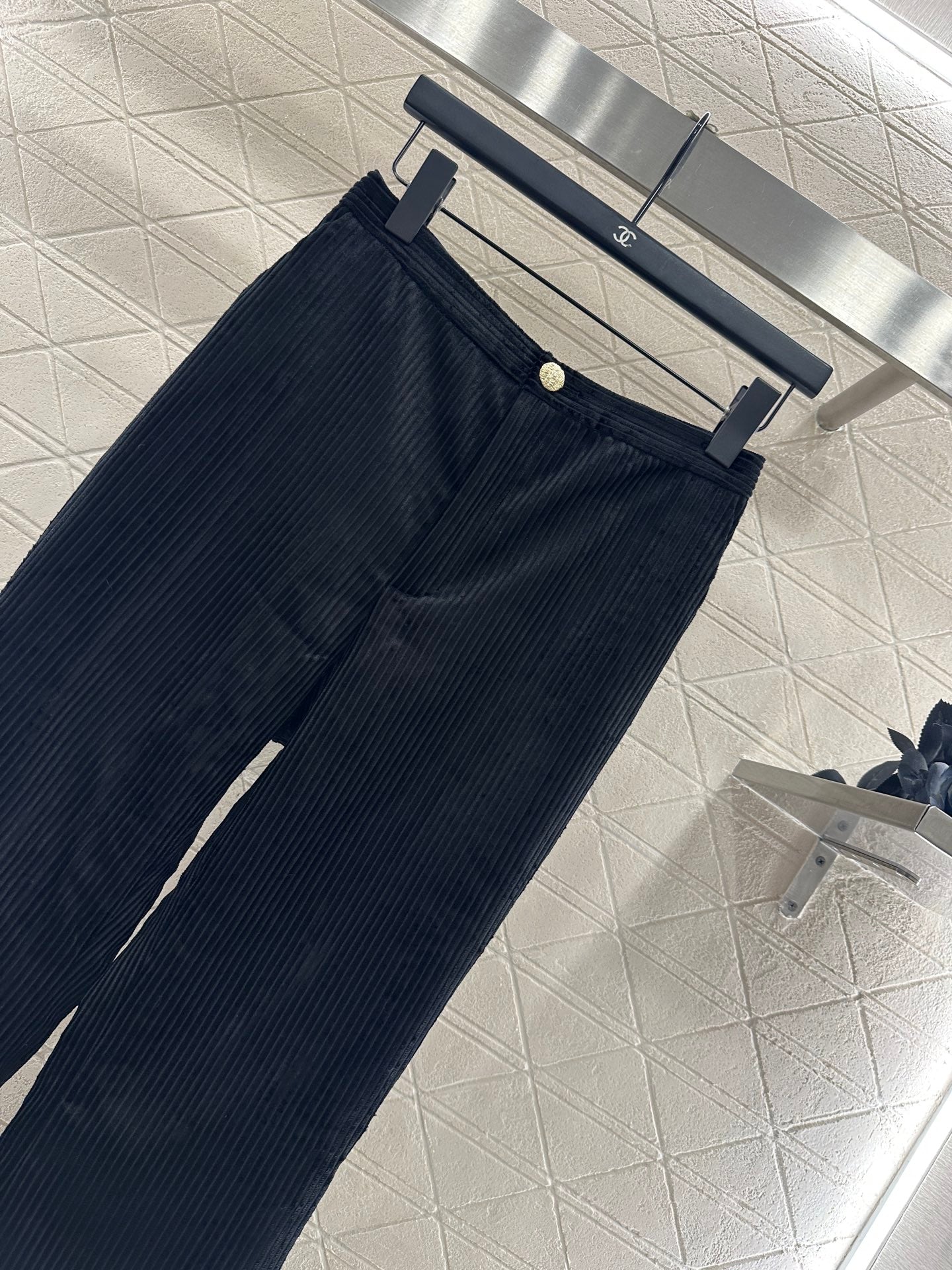 Corduroy tied edge slit slightly flared pants