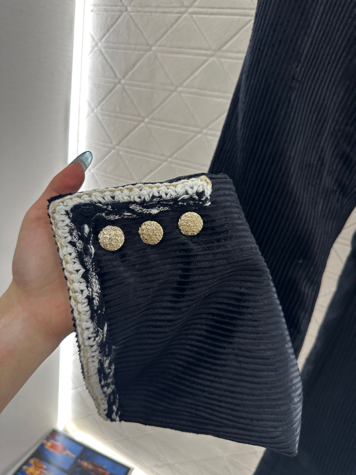 Corduroy tied edge slit slightly flared pants