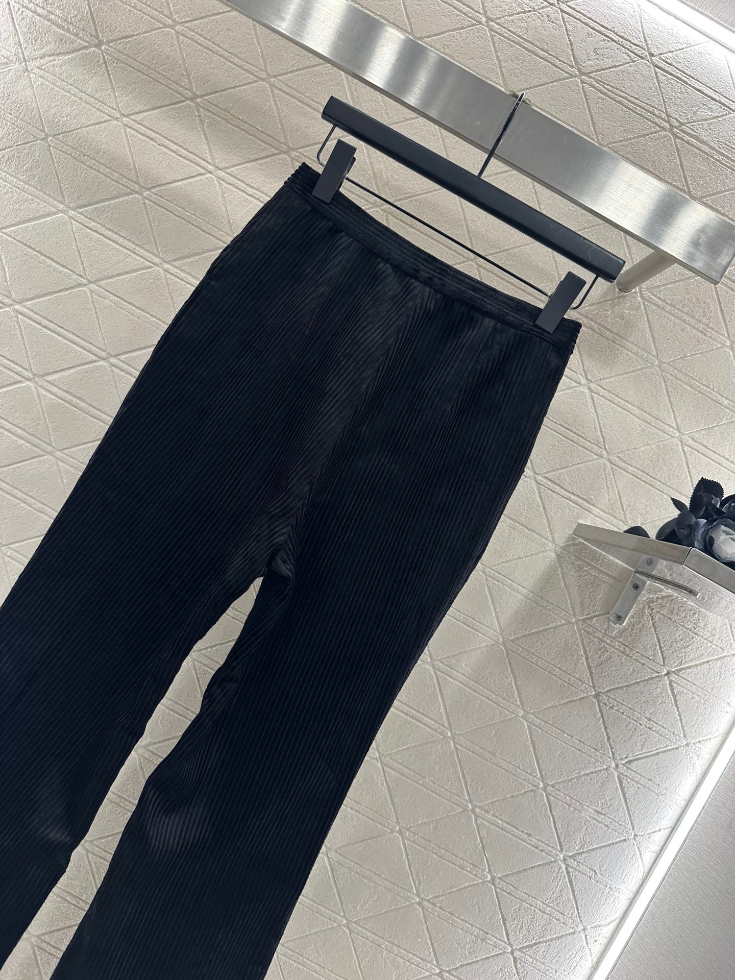 Corduroy tied edge slit slightly flared pants