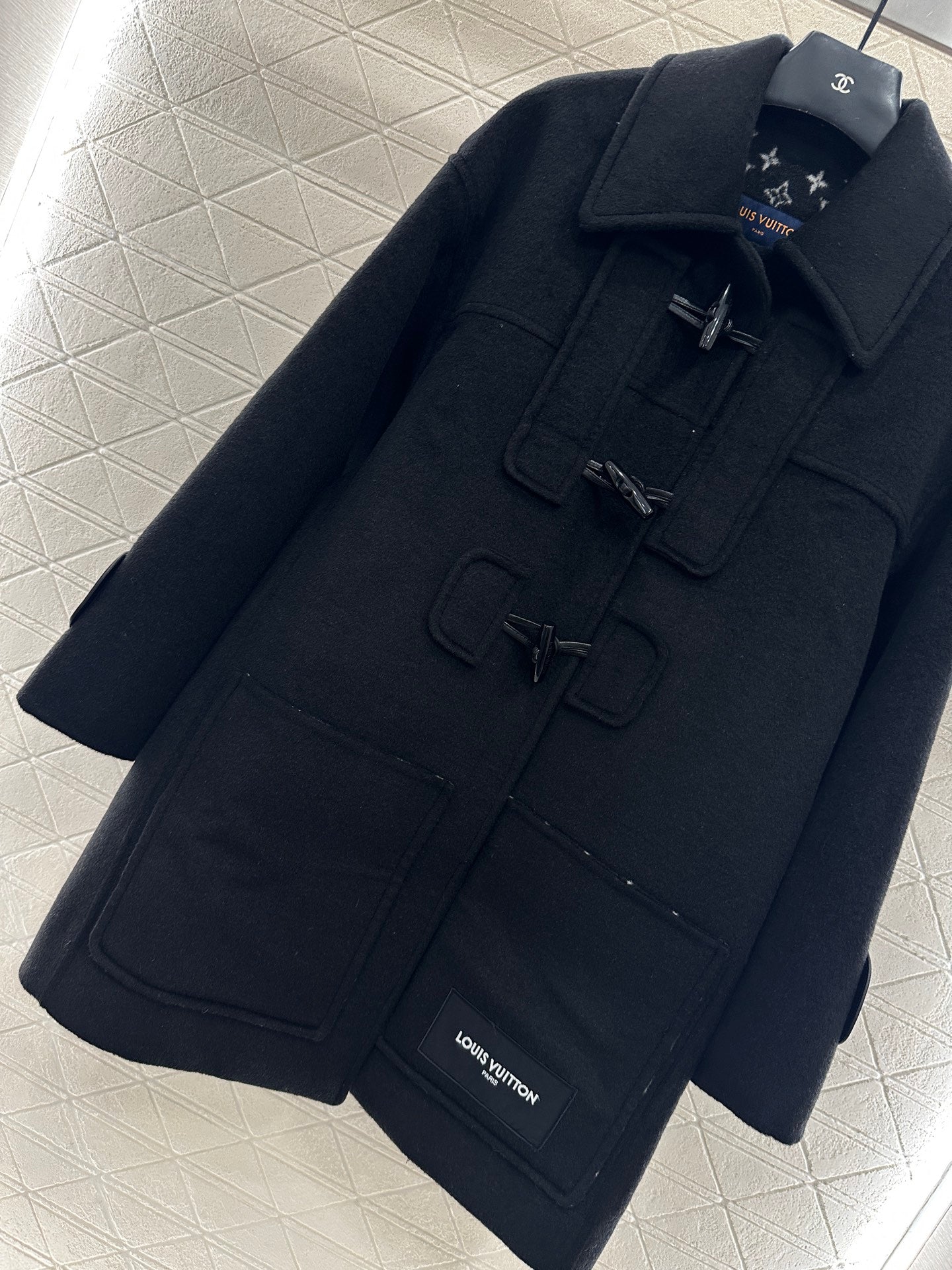 College style horn button lapel long coat