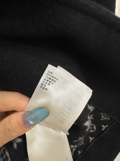 College style horn button lapel long coat