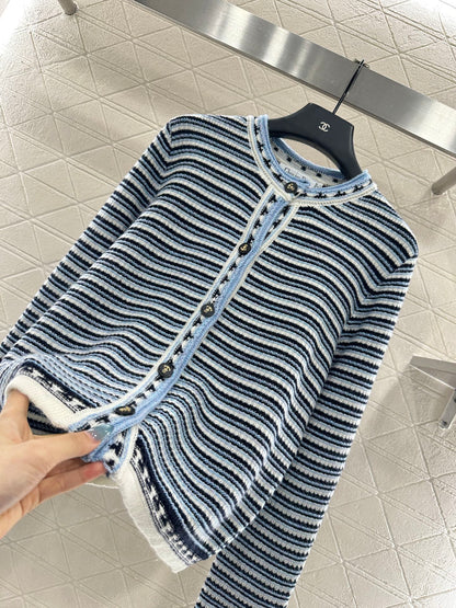 Round neck knitted striped cardigan