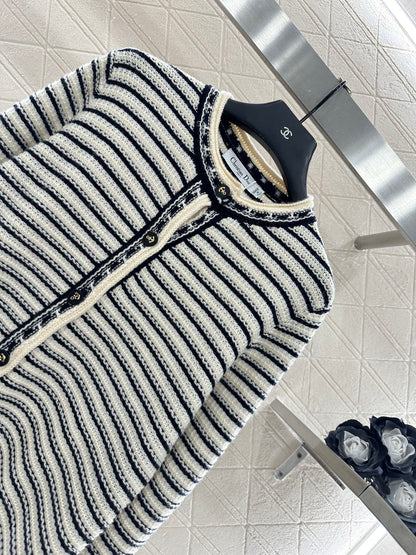 Round neck knitted striped cardigan