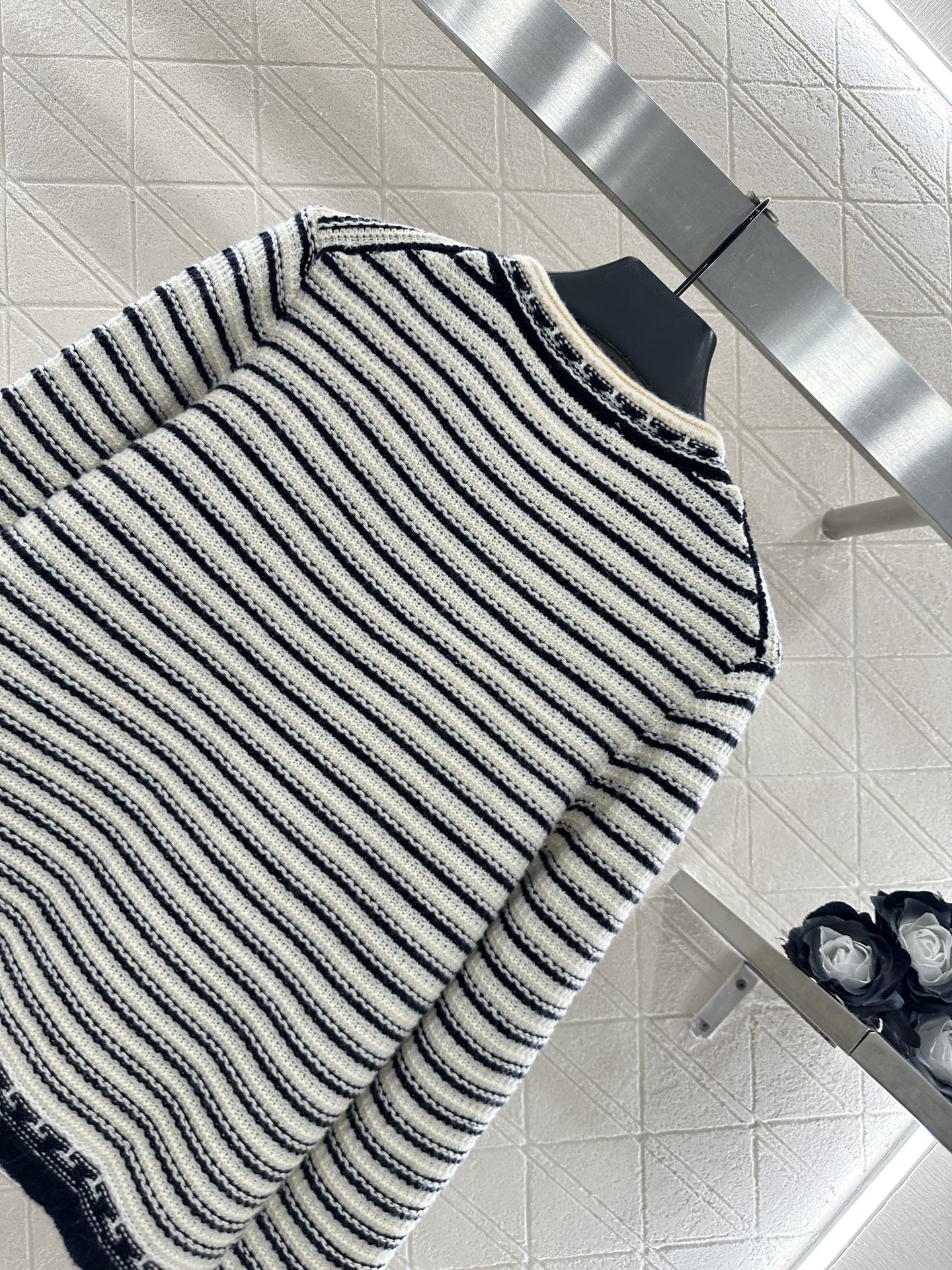 Round neck knitted striped cardigan