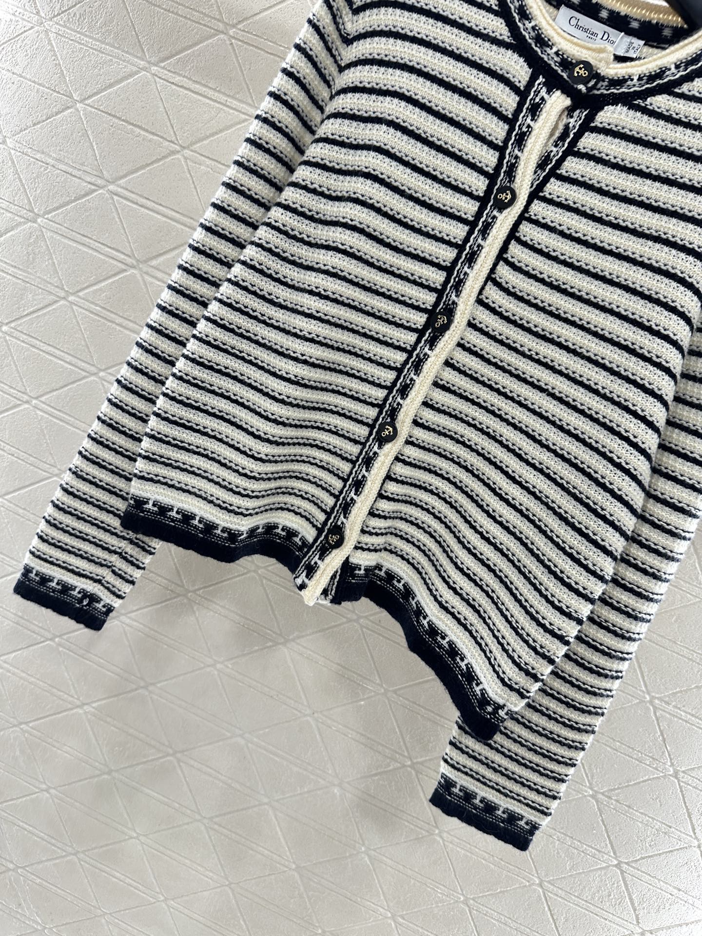 Round neck knitted striped cardigan