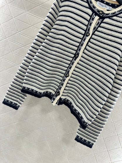 Round neck knitted striped cardigan