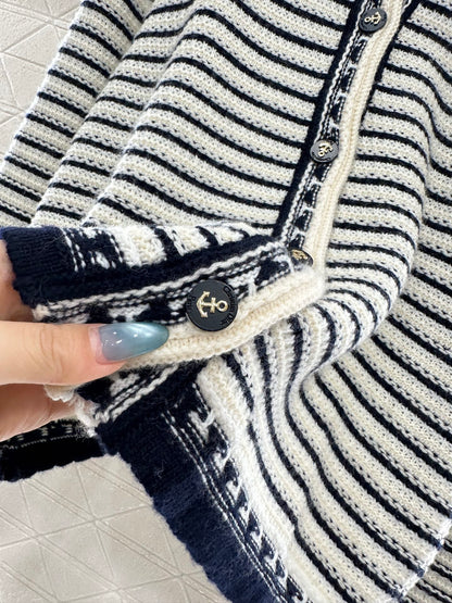 Round neck knitted striped cardigan