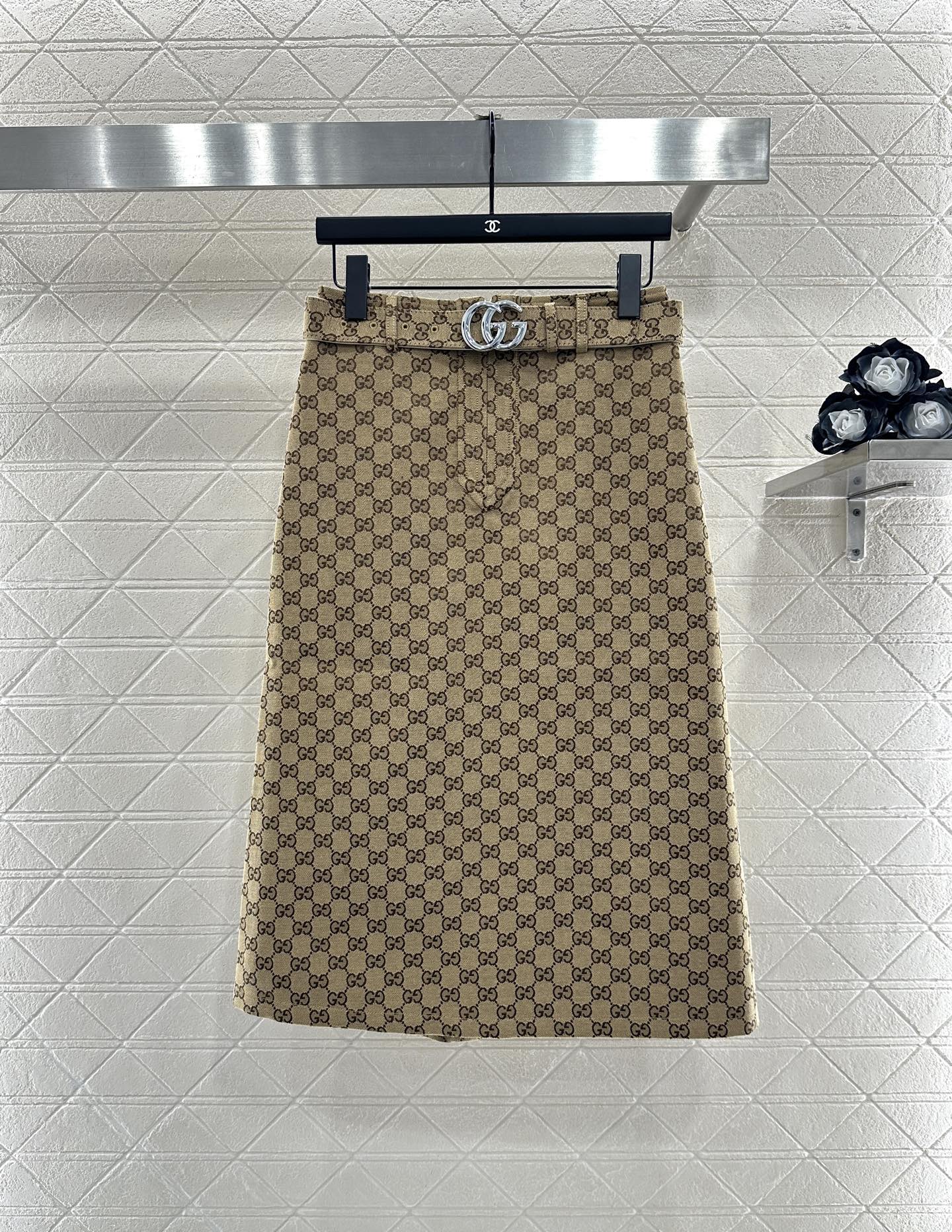 Jacquard waistband mid length skirt