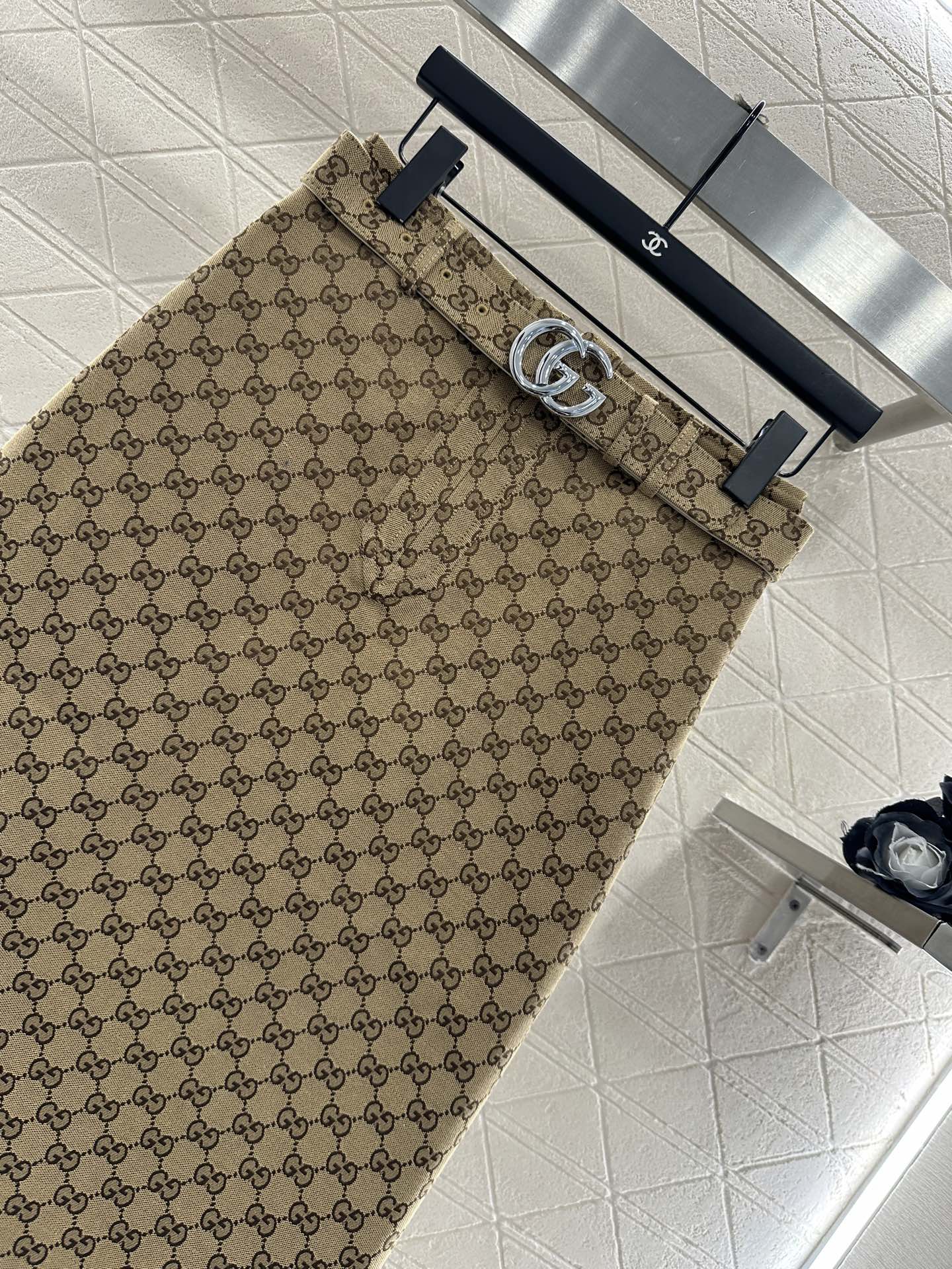 Jacquard waistband mid length skirt