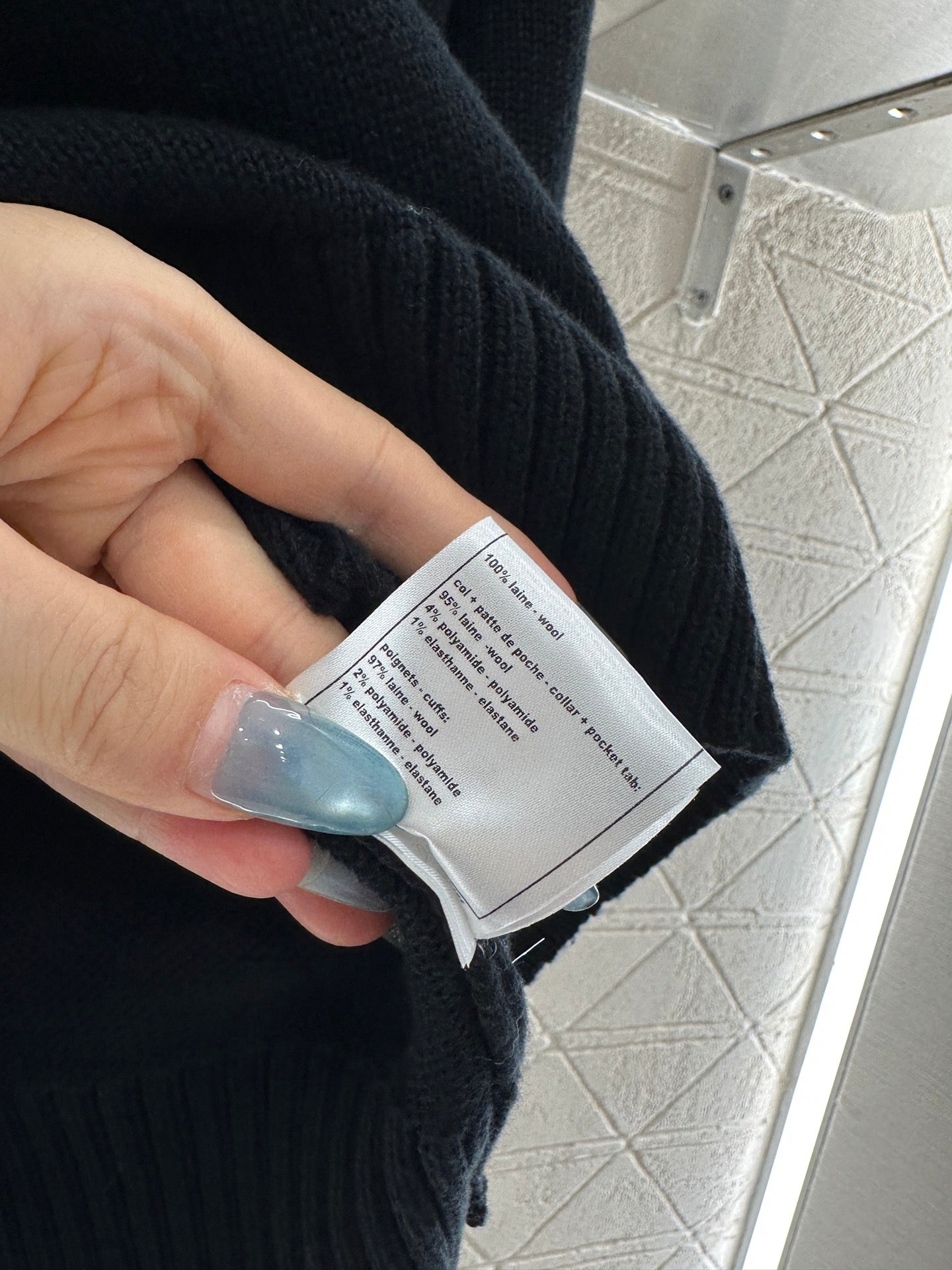 Round-neck lace-up sweater with bow