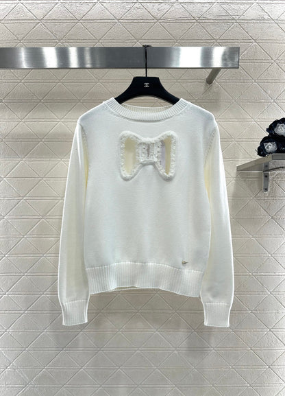 Round-neck lace-up sweater with bow
