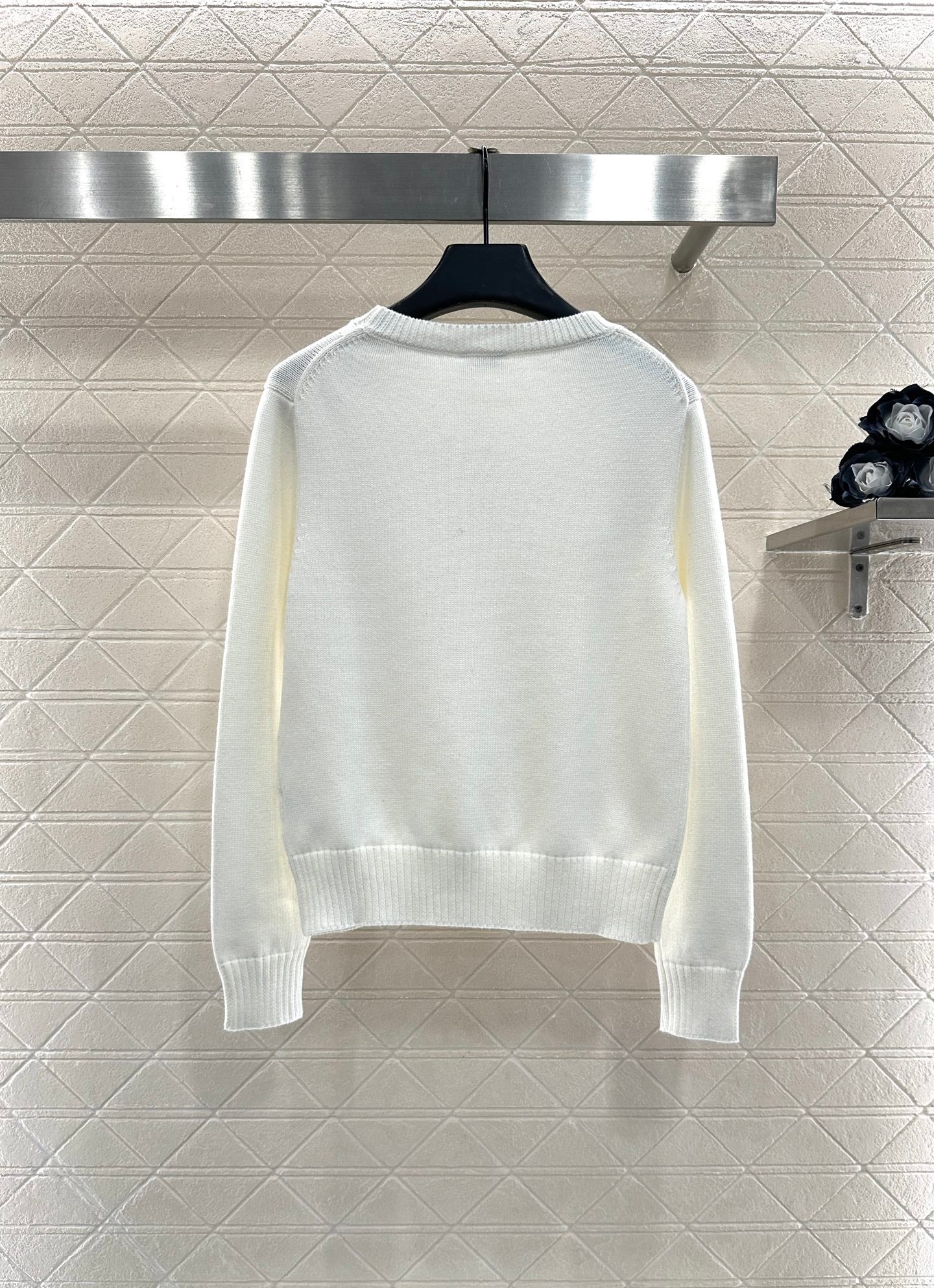 Round-neck lace-up sweater with bow