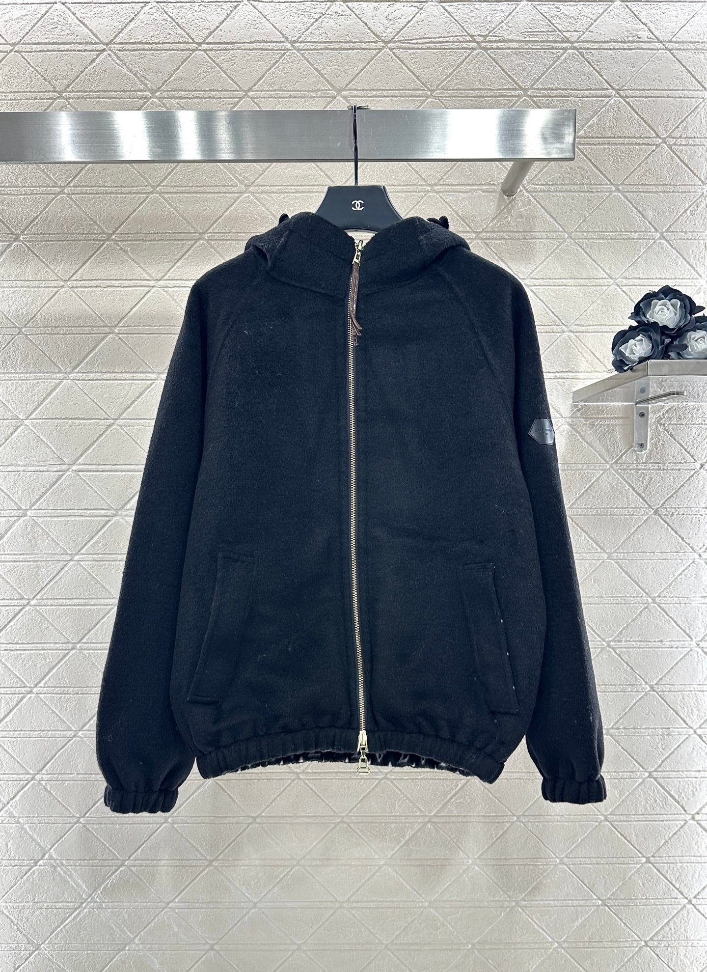 Wearing a woolen hooded jacket on both sides