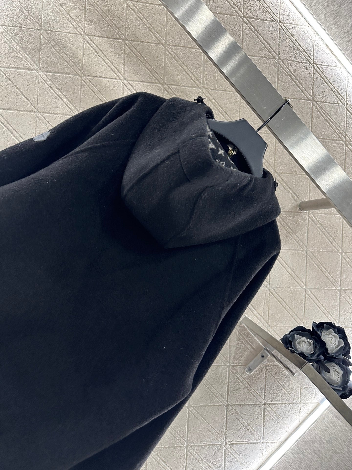 Wearing a woolen hooded jacket on both sides