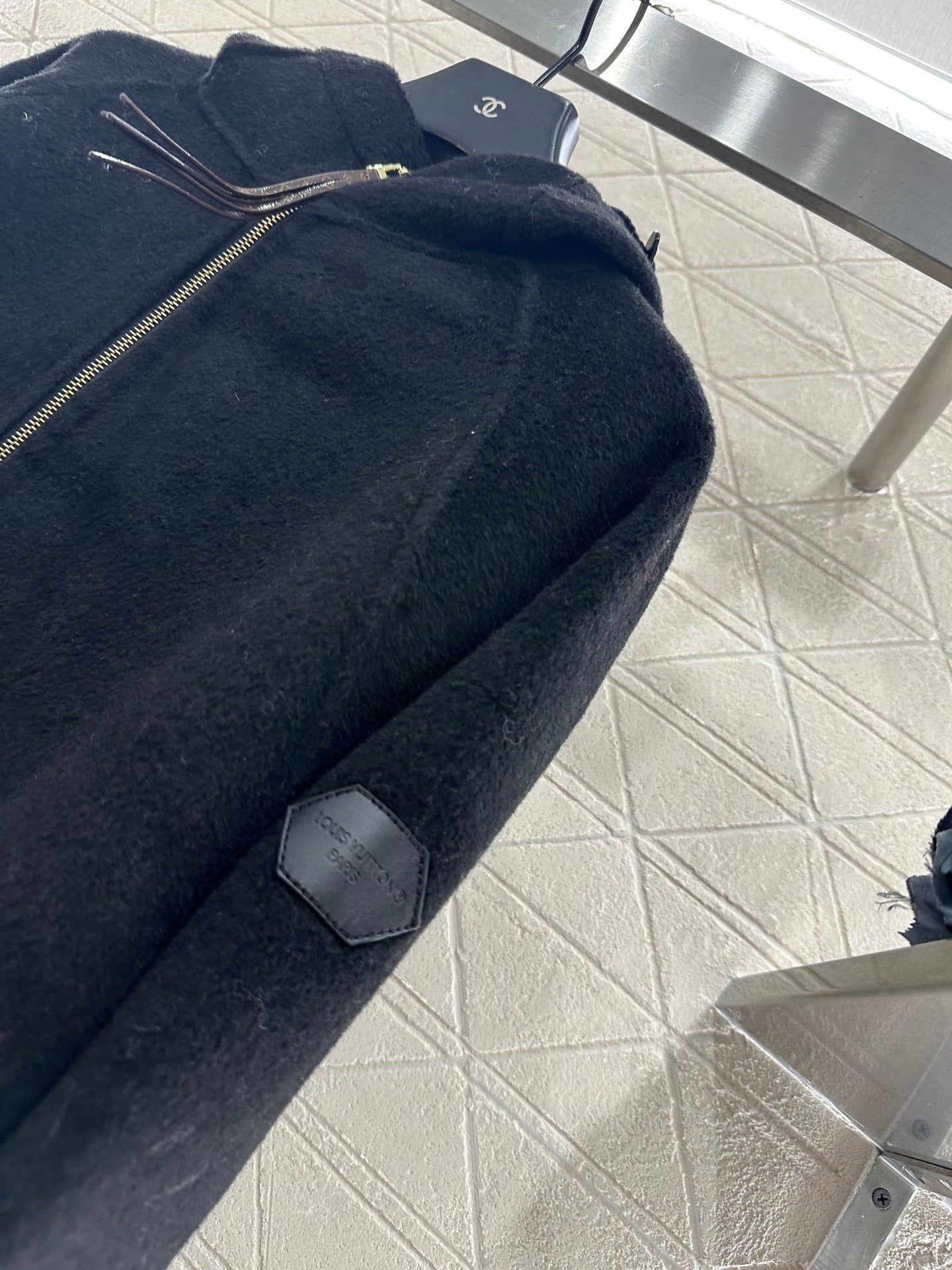 Wearing a woolen hooded jacket on both sides