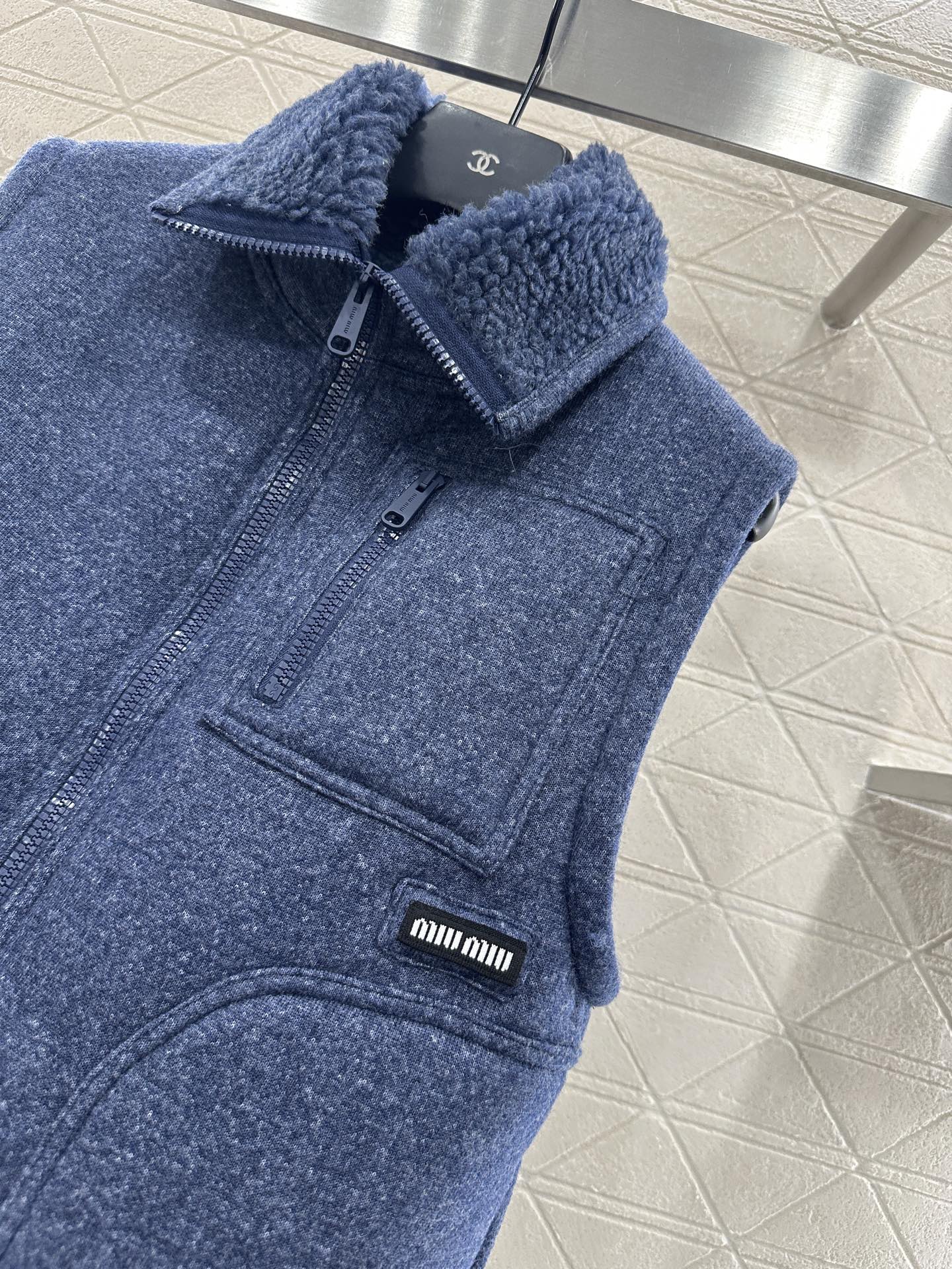 Polar fleece standing collar vest