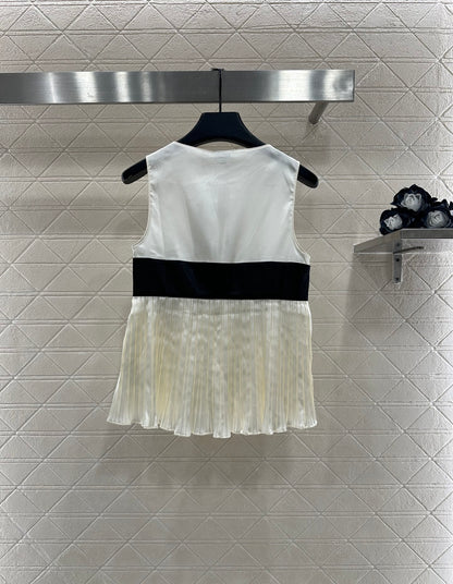 Color blocked bow deep V-vest