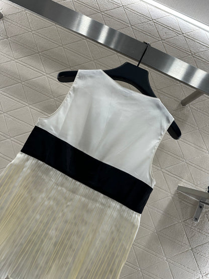 Color blocked bow deep V-vest