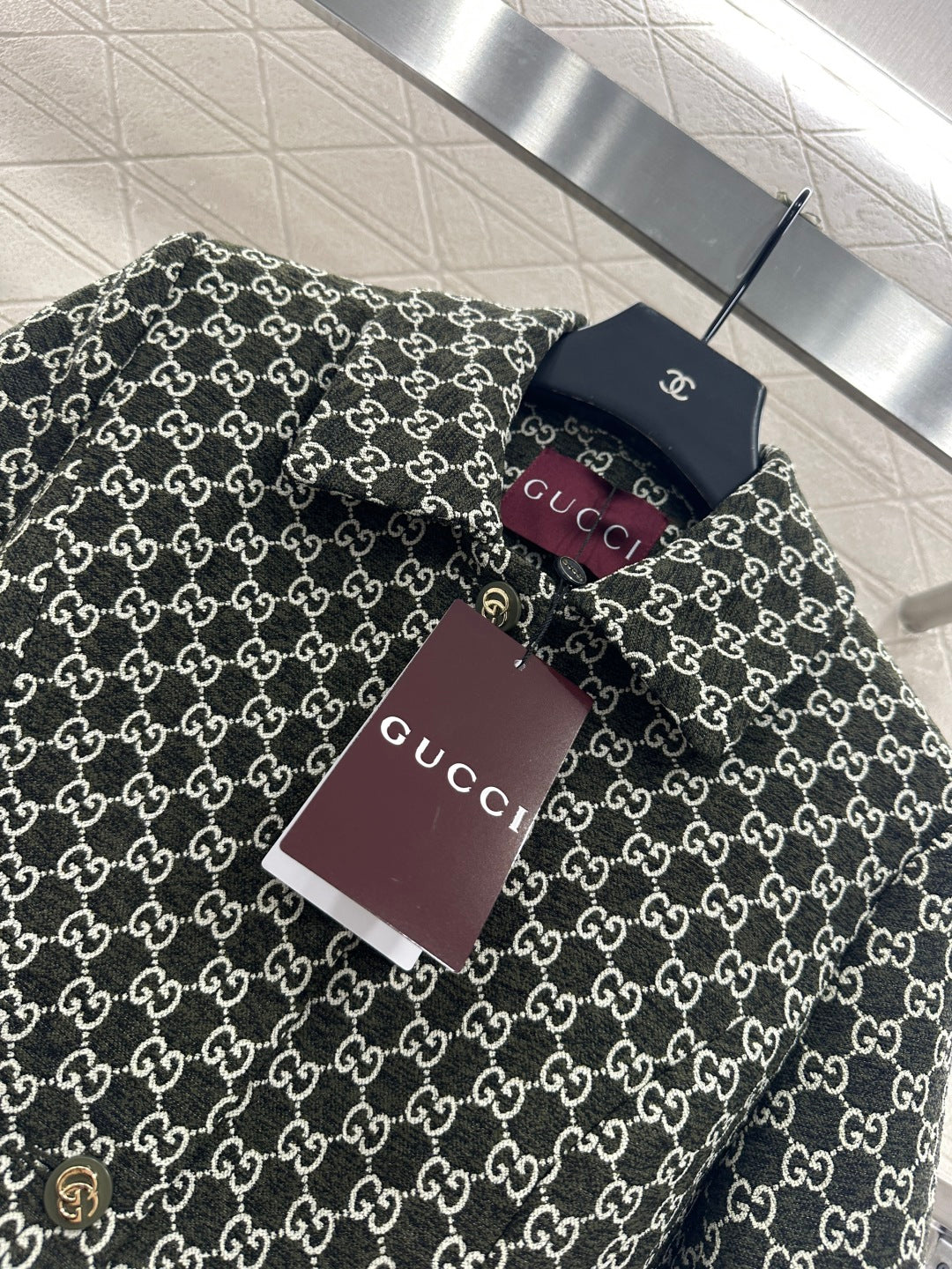 Flip collar jacquard suit