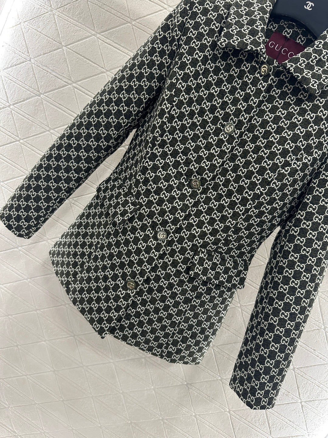 Flip collar jacquard suit