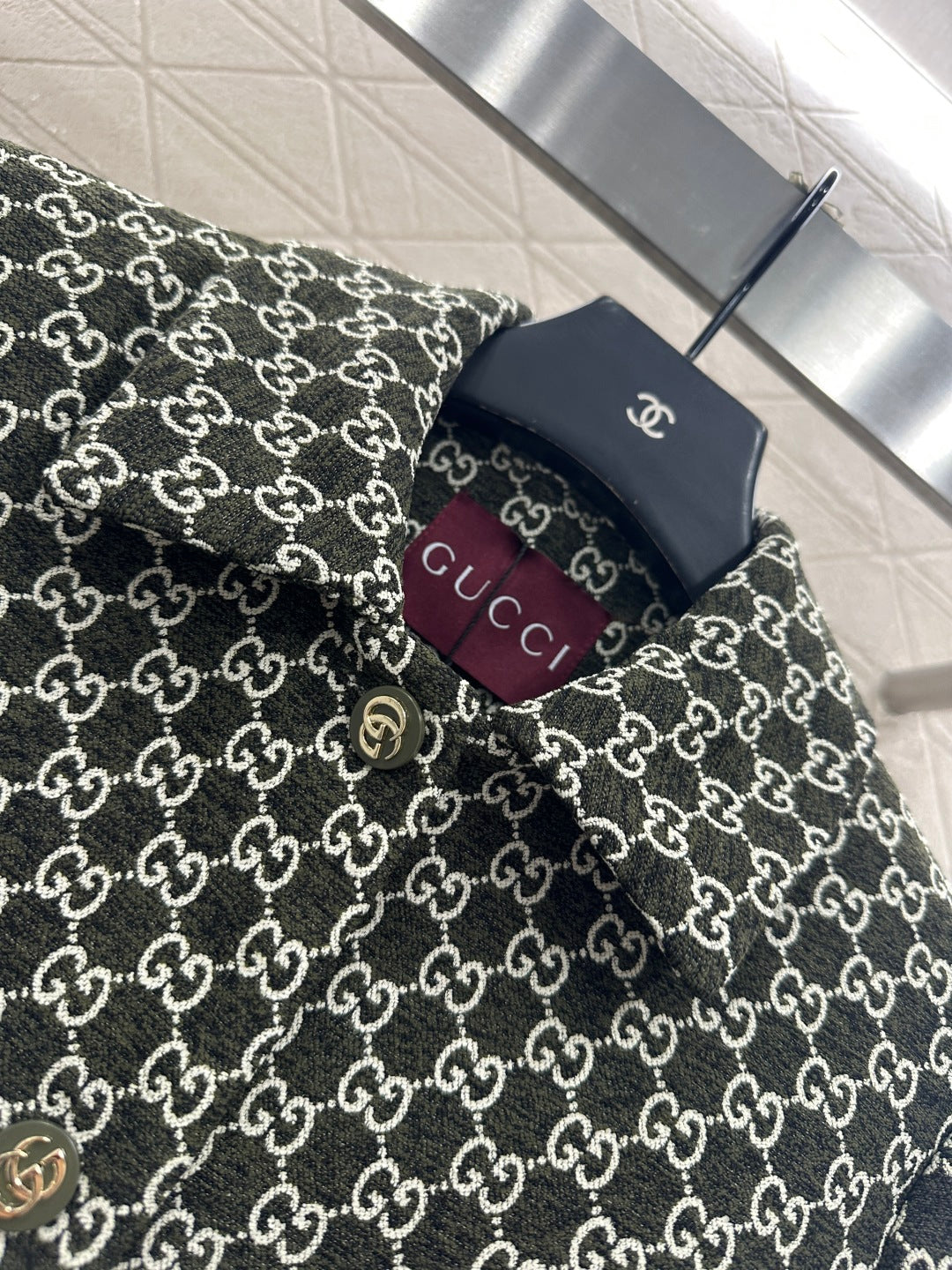 Flip collar jacquard suit