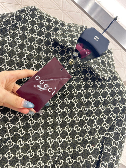 Flip collar jacquard short suit