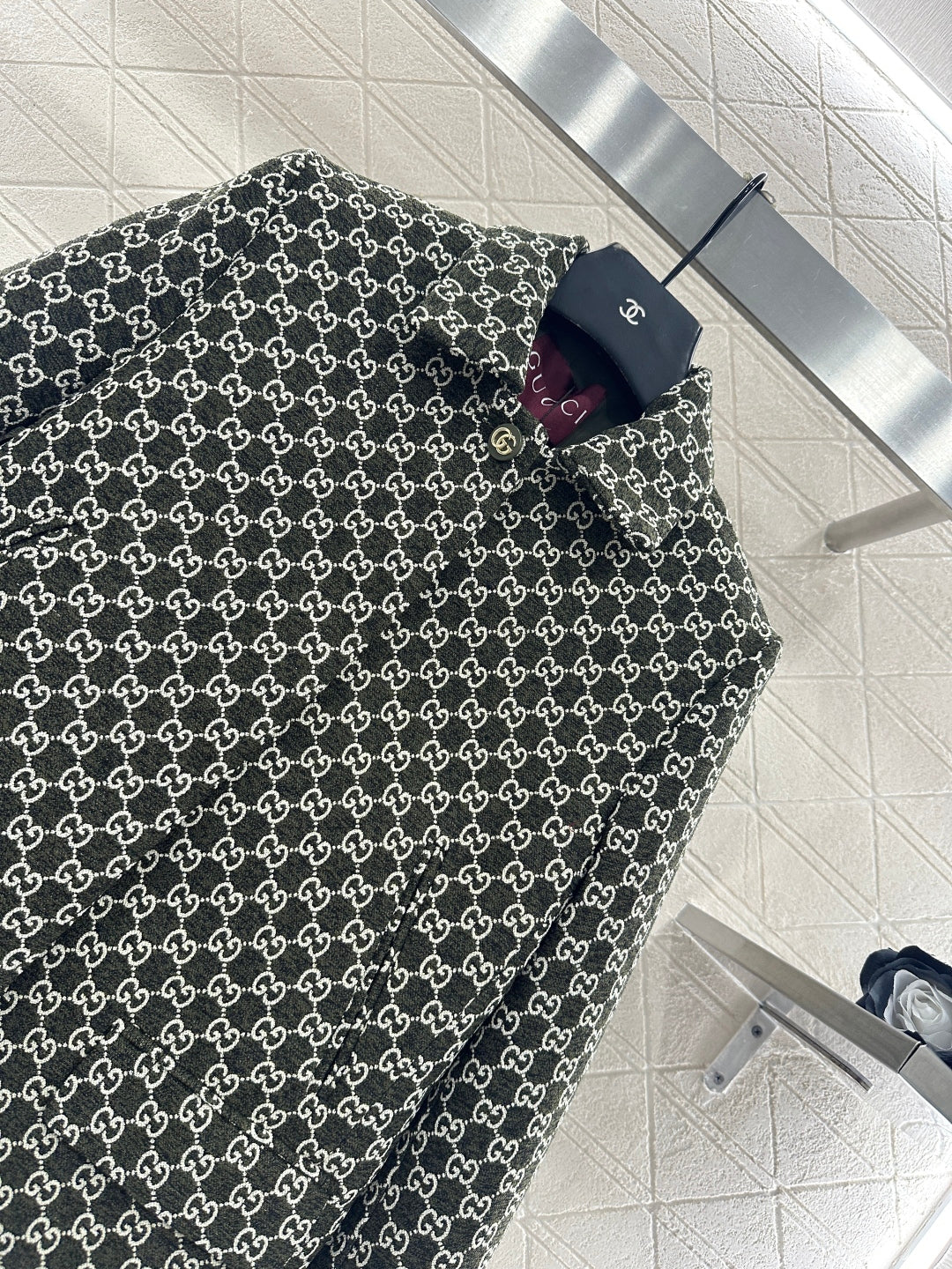 Flip collar jacquard short suit