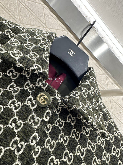 Flip collar jacquard short suit