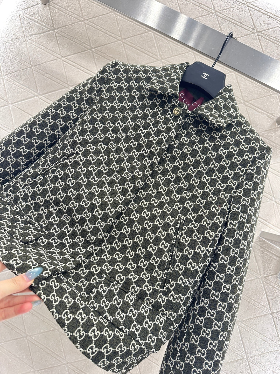 Flip collar jacquard short suit