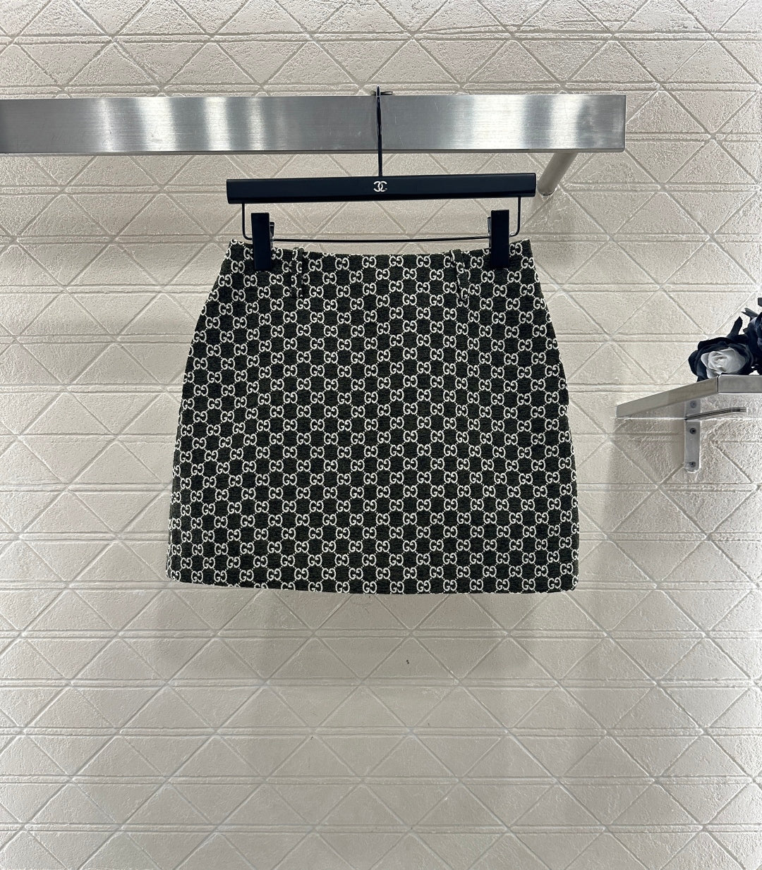 Round neck jacquard short skirt