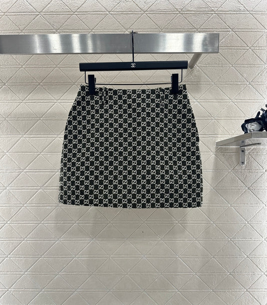 Round neck jacquard short skirt