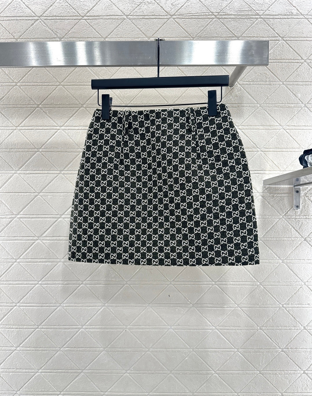 Round neck jacquard short skirt