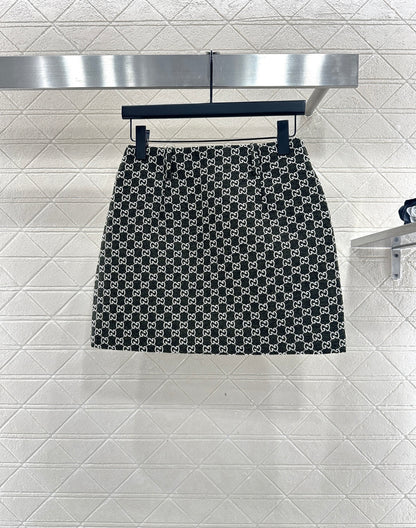 Round neck jacquard short skirt