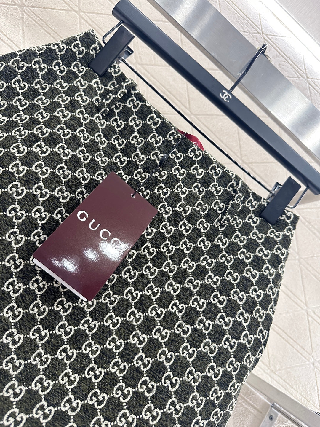 Round neck jacquard short skirt