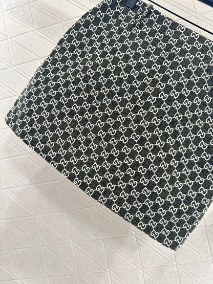 Round neck jacquard short skirt