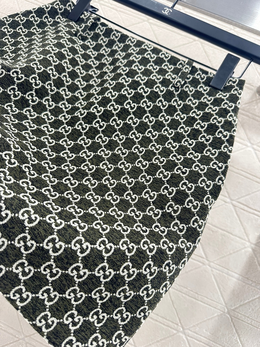 Round neck jacquard short skirt