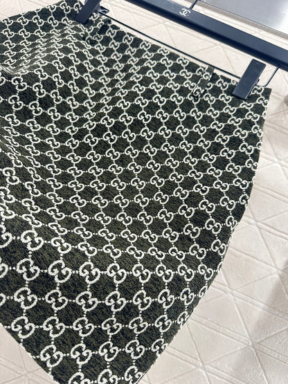 Round neck jacquard short skirt