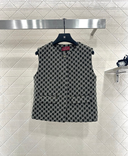 Round neck jacquard short skirt